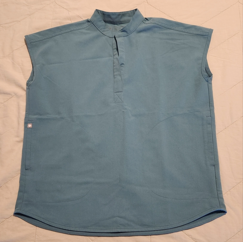 Hydrogreen figs scrub top